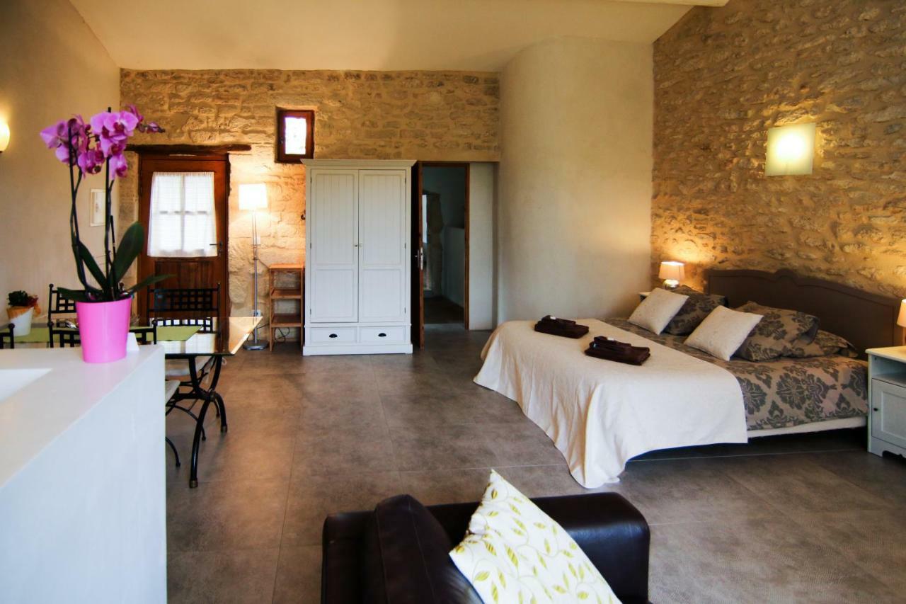 Mas De La Rivoire B&B Villevieille Kültér fotó